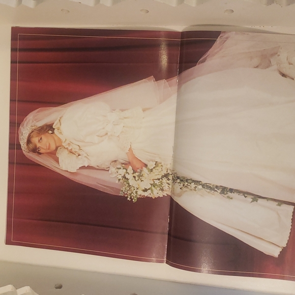 Princess Diana Magazine by Dennis publication - Picture 5 of 5